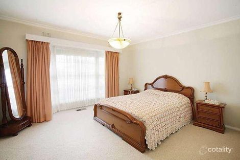 Property photo of 2 Orleans Road Avondale Heights VIC 3034