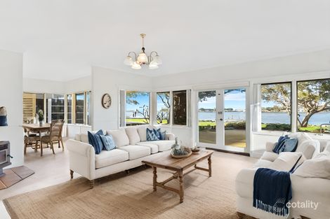 32 Fairbridge Rd, Halls Head, WA 6210