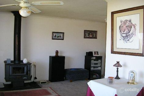 Property photo of 22 The Boulevard Gisborne VIC 3437