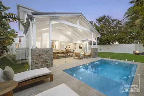 Property photo of 8 Ilaroo Crescent Warana QLD 4575