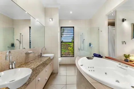 Property photo of 14 Barefoot Boulevard Barrine QLD 4872