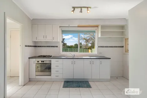 Property photo of 2/34 Mackenzie Street West Golden Square VIC 3555