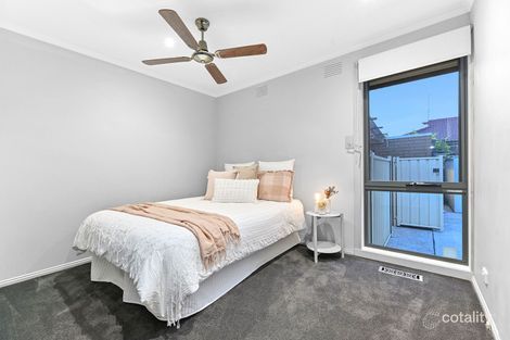 Property photo of 1 Isaac Smith Crescent Endeavour Hills VIC 3802