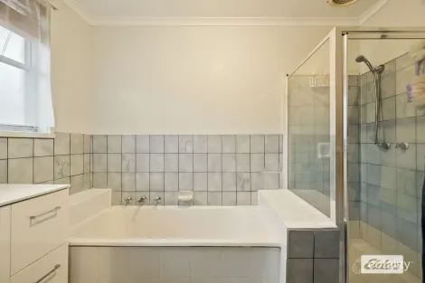 Property photo of 16 Melgaard Court Wodonga VIC 3690