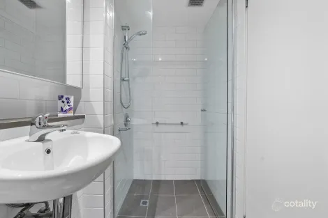 Property photo of 1/233 Dandenong Road Windsor VIC 3181