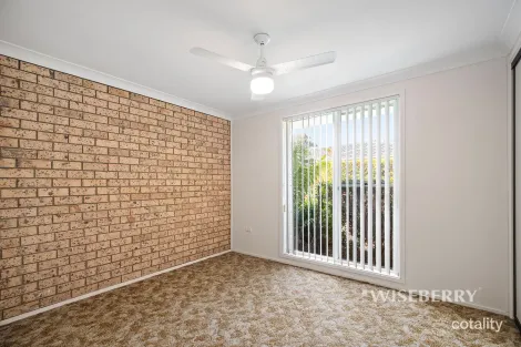 Property photo of 4/6-8 Lake Street Budgewoi NSW 2262