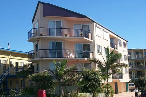 1/9 Esplanade, Golden Beach, QLD 4551