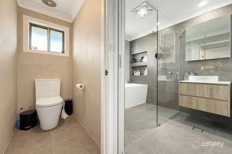 Property photo of 18 Keevil Drive Young NSW 2594