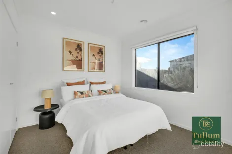 Property photo of 42 Borthwick Parade Clyde North VIC 3978