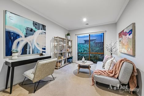 Property photo of 21 Rossiter Retreat Cranbourne North VIC 3977