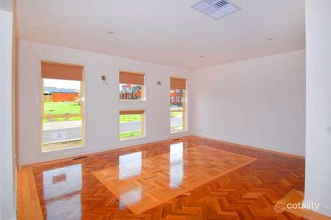 Property photo of 10 Bentley Avenue Roxburgh Park VIC 3064