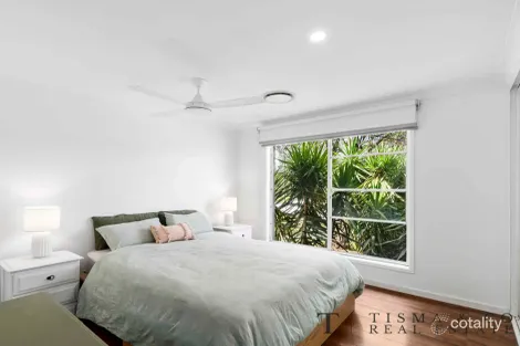 Property photo of 16 Deeson Place Dapto NSW 2530