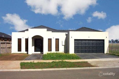 31 Woodside Way, Roxburgh Park, VIC 3064