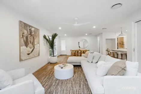 Property photo of 4 Teresa Lane Labrador QLD 4215