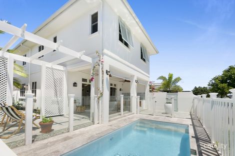 Property photo of 16 North View Street Hope Island QLD 4212