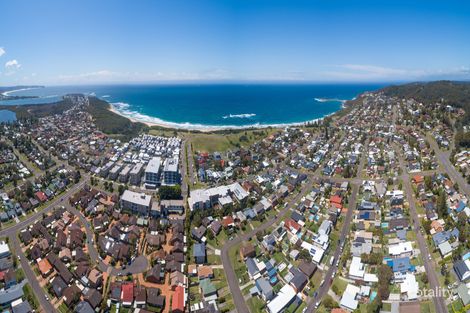 Property photo of 32 Macquarie Grove Caves Beach NSW 2281