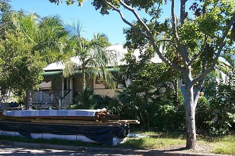 4 Castling St, West End, QLD 4810