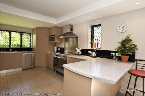 Property photo of 2 Ivy Close Mooroobool QLD 4870