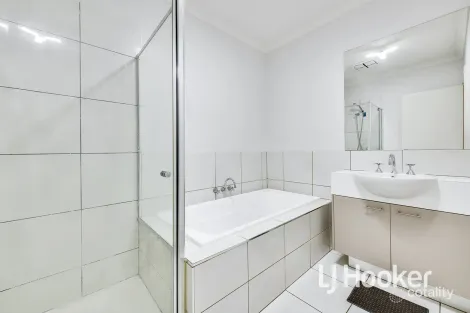Property photo of 18 Portrait Place Clyde North VIC 3978