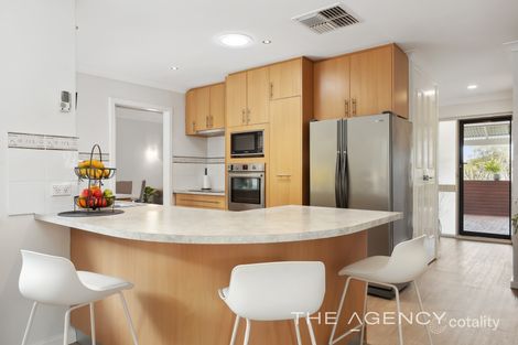 Property photo of 17 Graphic Court Beldon WA 6027