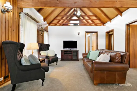 Property photo of 6 Webb Close Meadow Heights VIC 3048