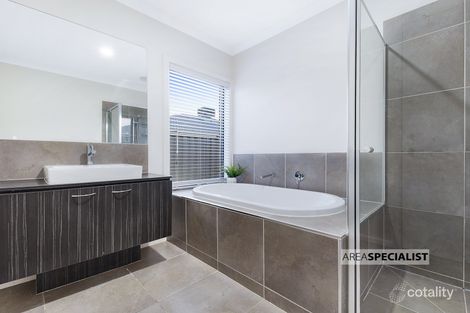 Property photo of 55 Stately Drive Cranbourne East VIC 3977