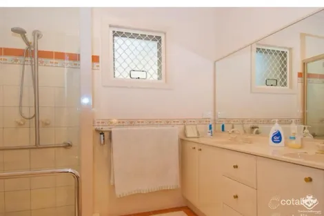 Property photo of 28 Dalloway Court Arundel QLD 4214