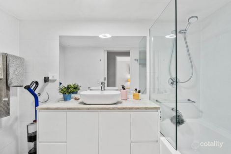 Property photo of 22 Woodroffe Avenue Main Beach QLD 4217
