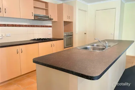 Property photo of 12 Manor Court Cranbourne East VIC 3977