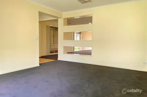 Property photo of 12 Manor Court Cranbourne East VIC 3977