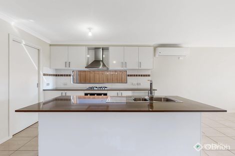 Property photo of 8 Trainers Way Clyde North VIC 3978