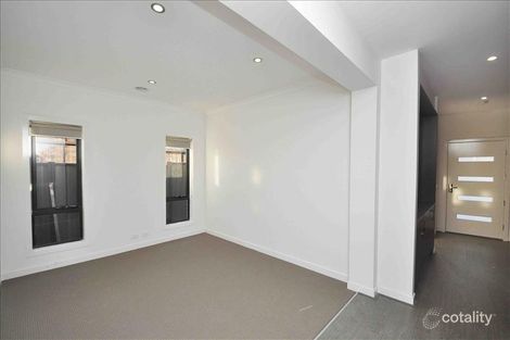 Property photo of 4 Viewside Crescent Craigieburn VIC 3064