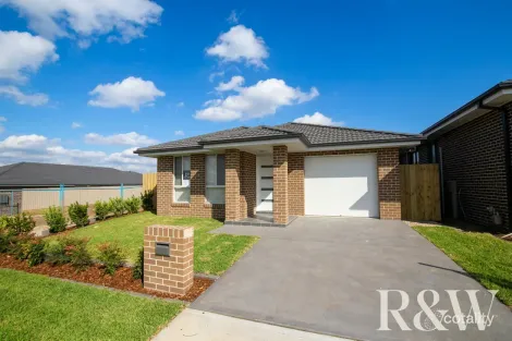 7 Holden Dr, Oran Park, NSW 2570