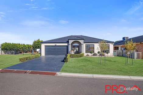 Property photo of 1 Yarraga Place Hillvue NSW 2340