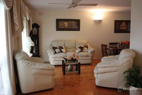 Property photo of 7 Collett Rise Endeavour Hills VIC 3802