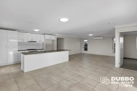 Property photo of 4 Bradford Circuit Dubbo NSW 2830