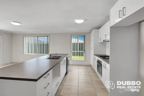 Property photo of 4 Bradford Circuit Dubbo NSW 2830