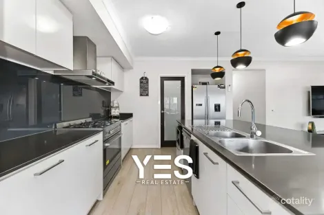 Property photo of 90 Glenrose Boulevard Clyde North VIC 3978