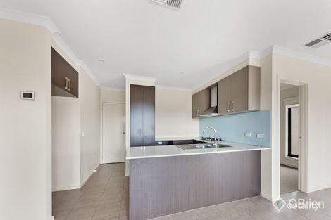 Property photo of 22 Jade Crescent Cobblebank VIC 3338