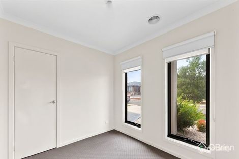 Property photo of 22 Jade Crescent Cobblebank VIC 3338