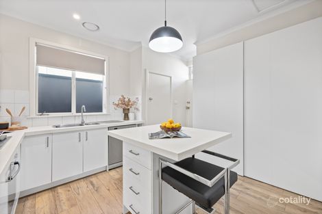 Property photo of 14 Kneale Drive Box Hill North VIC 3129