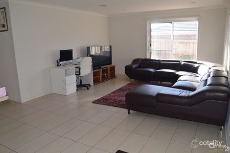 Property photo of 27 Lineham Drive Cranbourne East VIC 3977