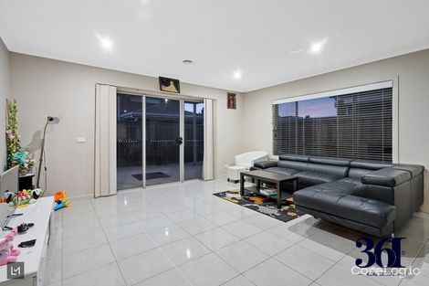 Property photo of 25 Keynes Circuit Fraser Rise VIC 3336