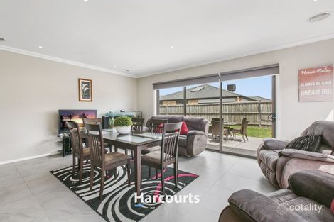 Property photo of 16 Beatham Way Cranbourne East VIC 3977