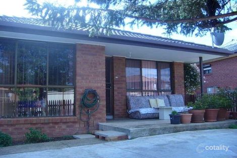 2/17 Nicholson Cres, Meadow Heights, VIC 3048