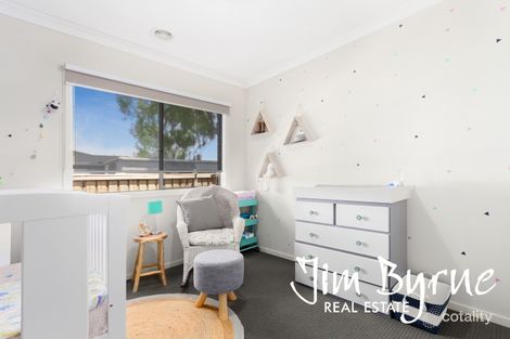 Property photo of 11 Howe Way Cranbourne East VIC 3977