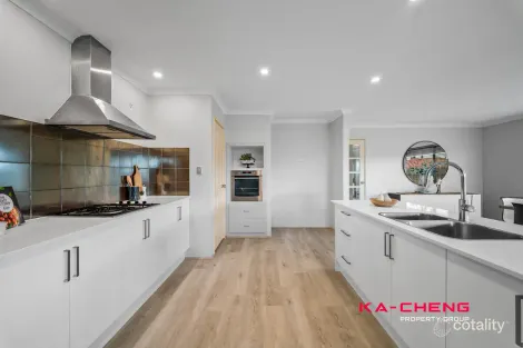 Property photo of 28 Lookout Circle Ellenbrook WA 6069