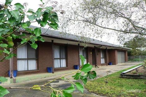 27 Newnham Dr, Romsey, VIC 3434