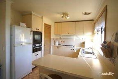 Property photo of 11 Skye Crescent Endeavour Hills VIC 3802