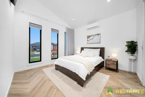 Property photo of 22 Mewat Circuit Thornhill Park VIC 3335